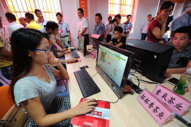 搶抓國家扶持農(nóng)村電商發(fā)展的新機(jī)遇,創(chuàng)業(yè)以農(nóng)產(chǎn)品銷售的電子商務(wù)